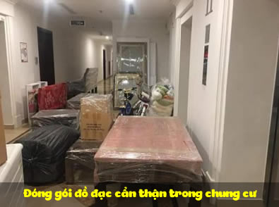Đóng gói đồ đạc cẩn thận trong chung cư